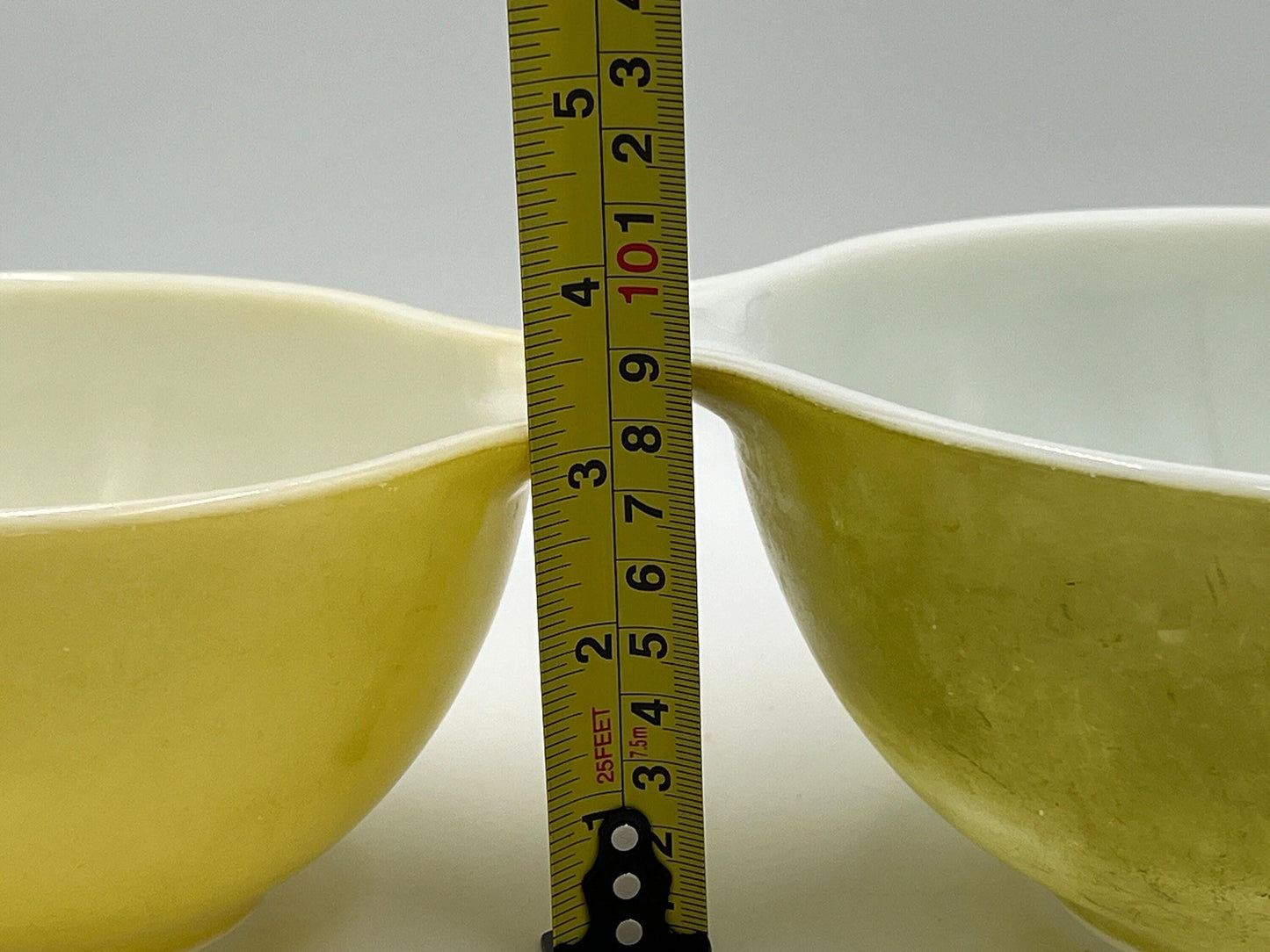 Vintage Pyrex Mixing Bowls: Green and Yellow Nesting Set