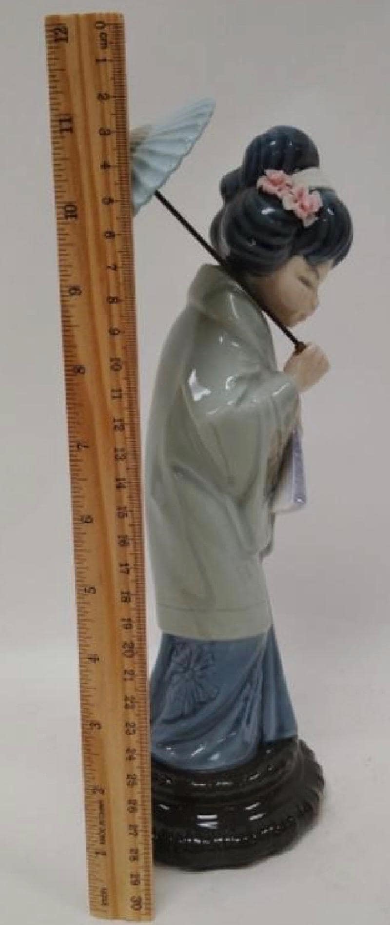 Oriental Spring - Japanese Lady with Parasol Figurine: Lladro - Porcelain Sculpture No. 4988. No Box