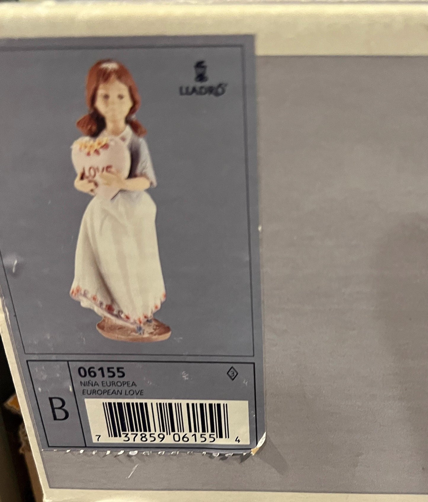 Girl with Heart 'European Love' Figurine: Lladro - Porcelain Sculpture No. 6155. In Original Box
