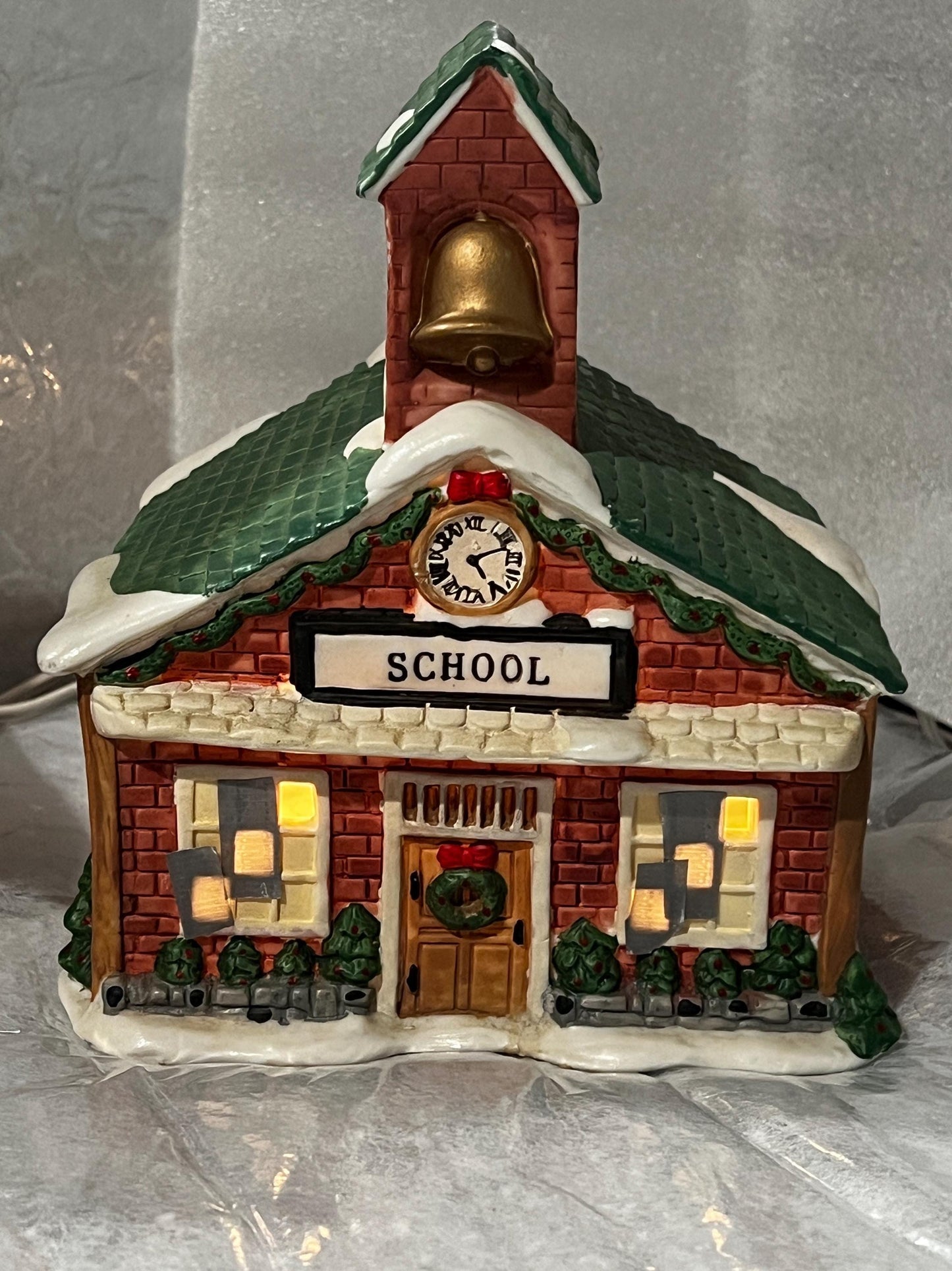 Christmas Village - Ready to go - 7 Pieces - 5 Lighted Houses - 2 Partylite Candle / Votive Holders