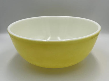 Vintage Pyrex Mixing Bowl, Green Yellow (4-Quart Retro Kitchenware)
