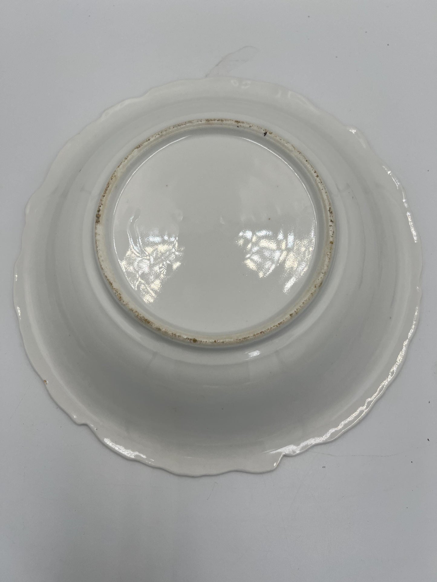 Porcelain Cherub Bowl: Vintage Gold Detail (Victorian Era)