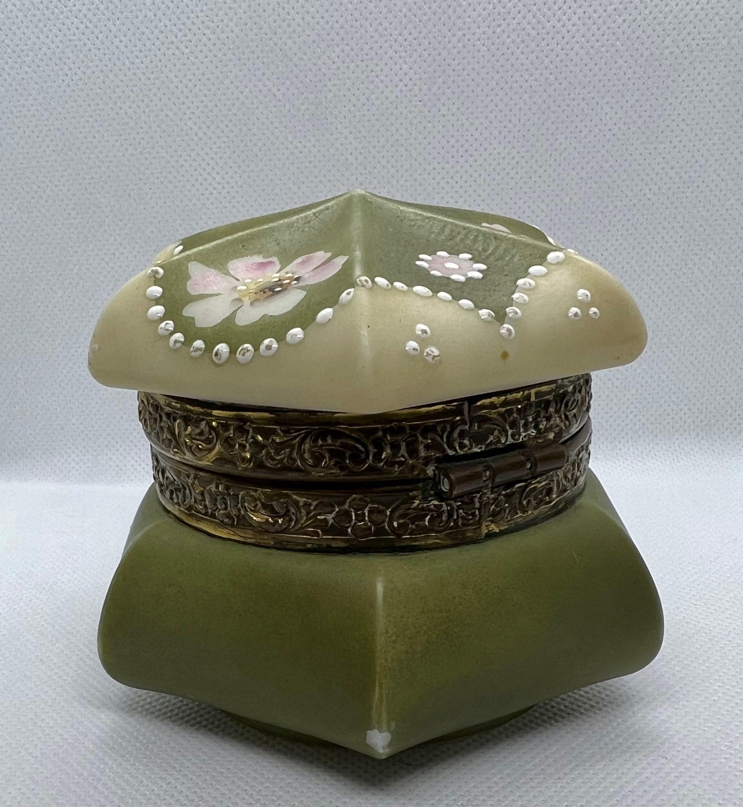 Nakara Jewelry Box, Handpainted Floral, Pearly Finish (Antique)