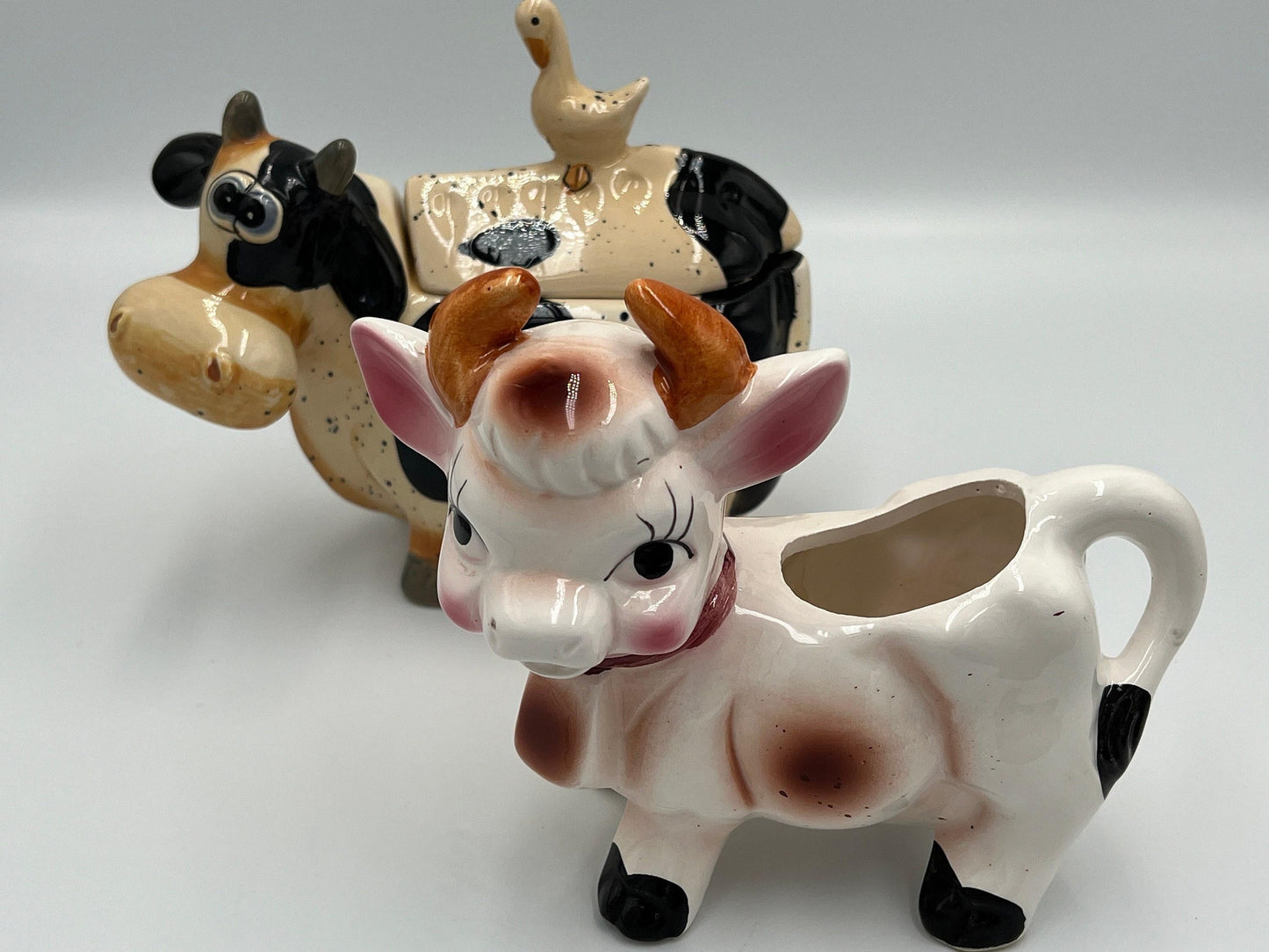 Playful Cow Creamer and Sugar Set: Cartoon Farm Animal Design