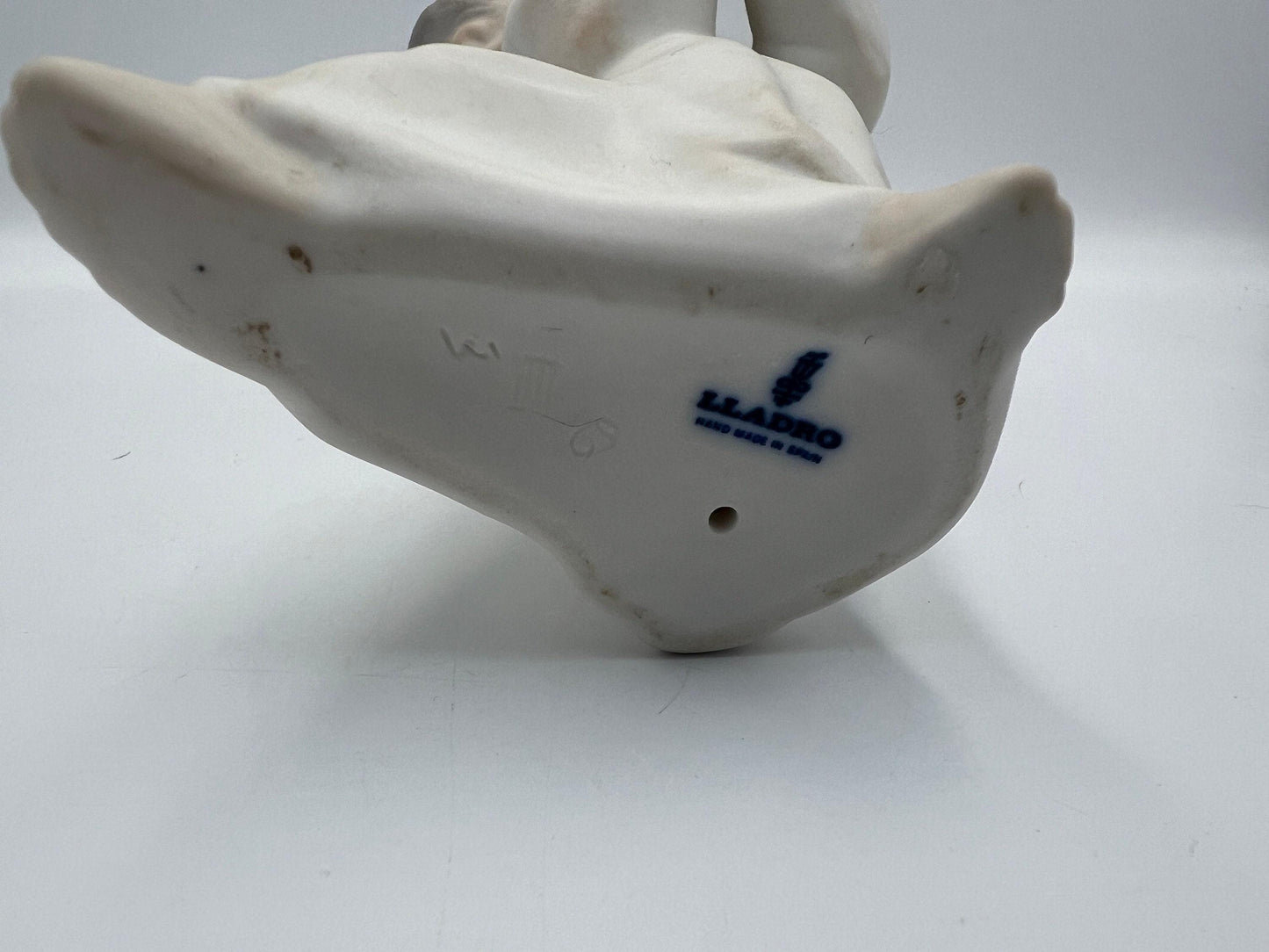 Lladr?? Angel Figurine: Vintage Porcelain Playing Flute
