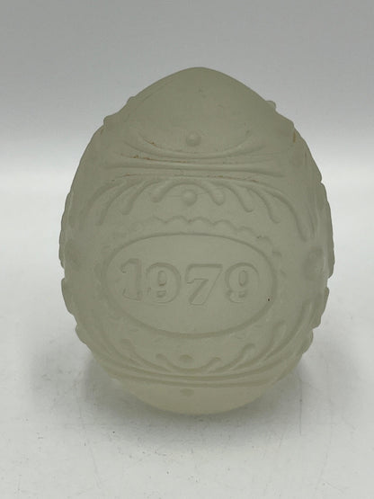 Goebel 1979 Frosted Crystal Glass Egg Paperweight