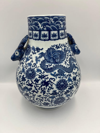 Chinese Deer Motif Vase: Blue and White Porcelain (Vintage Style)