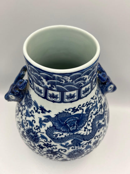 Chinese Deer Motif Vase: Blue and White Porcelain (Vintage Style)