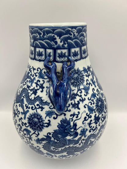 Chinese Deer Motif Vase: Blue and White Porcelain (Vintage Style)