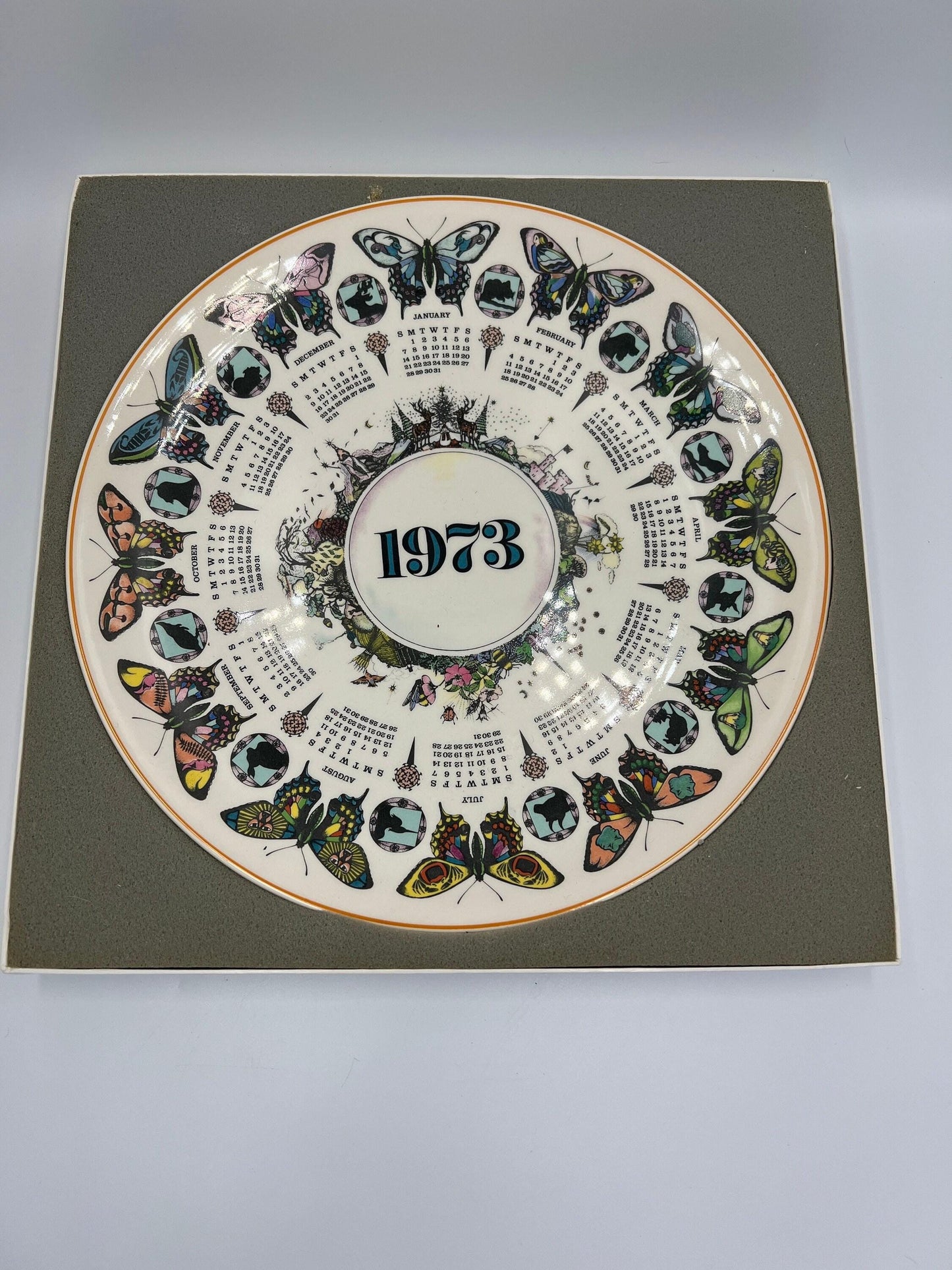 Wedgwood Calendar Plate: 1975 Children's Games, Porcelain Collectible