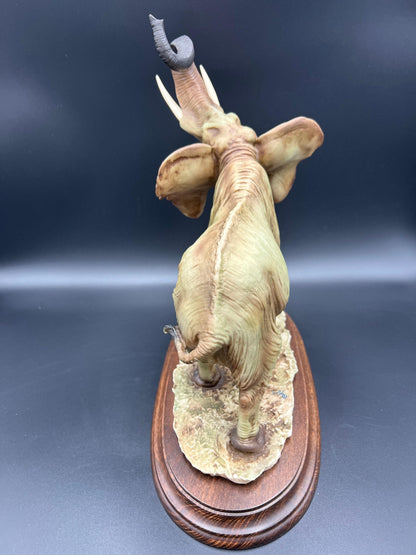 Giuseppe Armani Porcelain Elephant Statue (10 3/4" Tall, Handcrafted Italy)