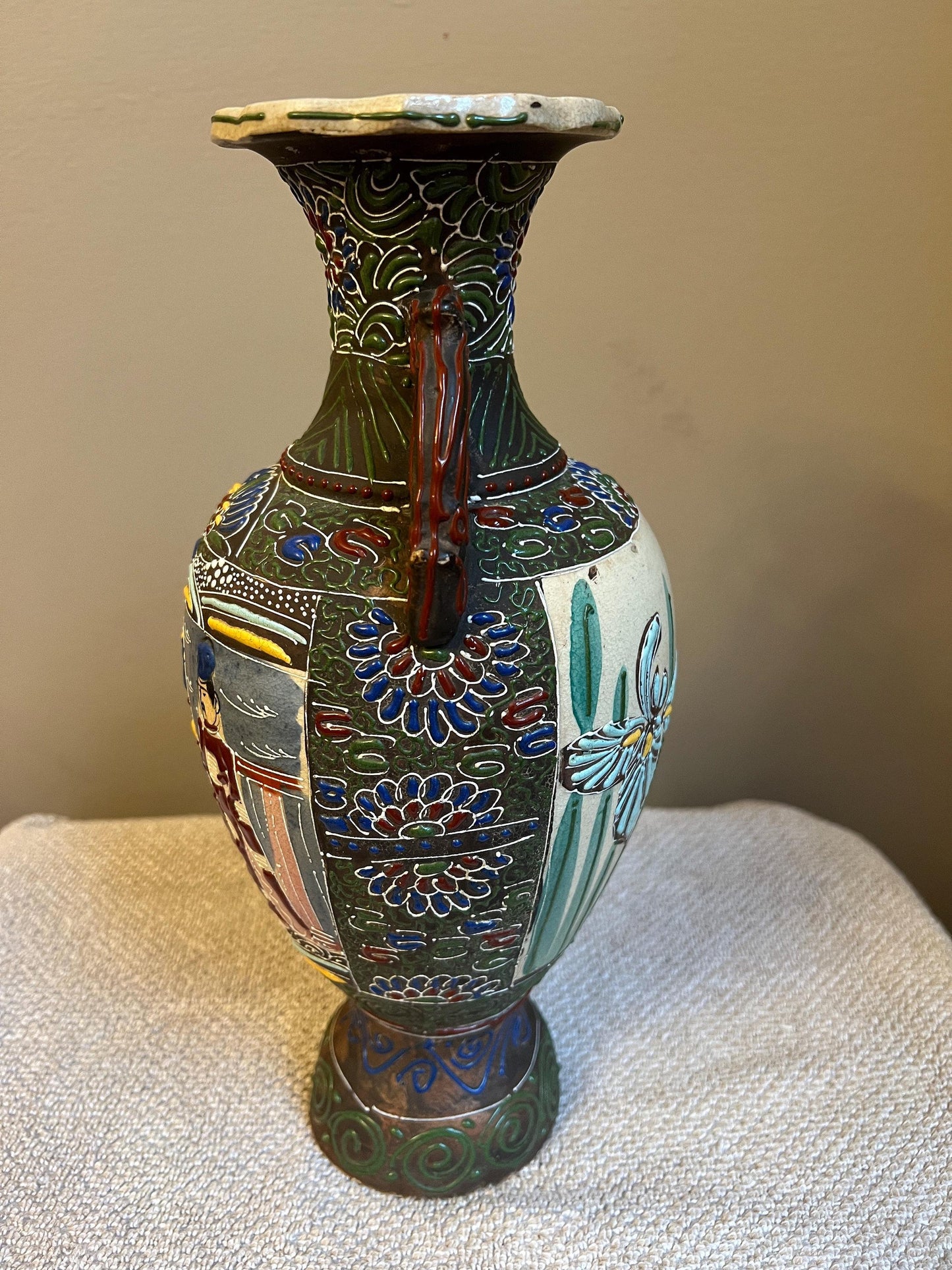 Japanese Satsuma Moriage Vase -  3 Men / Elders