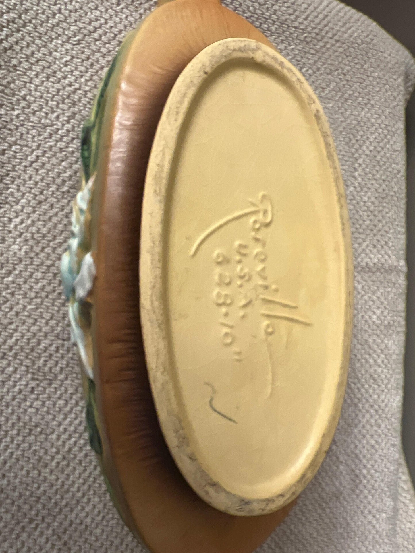 Roseville Pottery Gardinia Handled Center Bowl 628-10