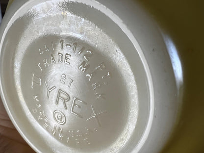 Vintage Pyrex Mixing Bowls: Green and Yellow Nesting Set