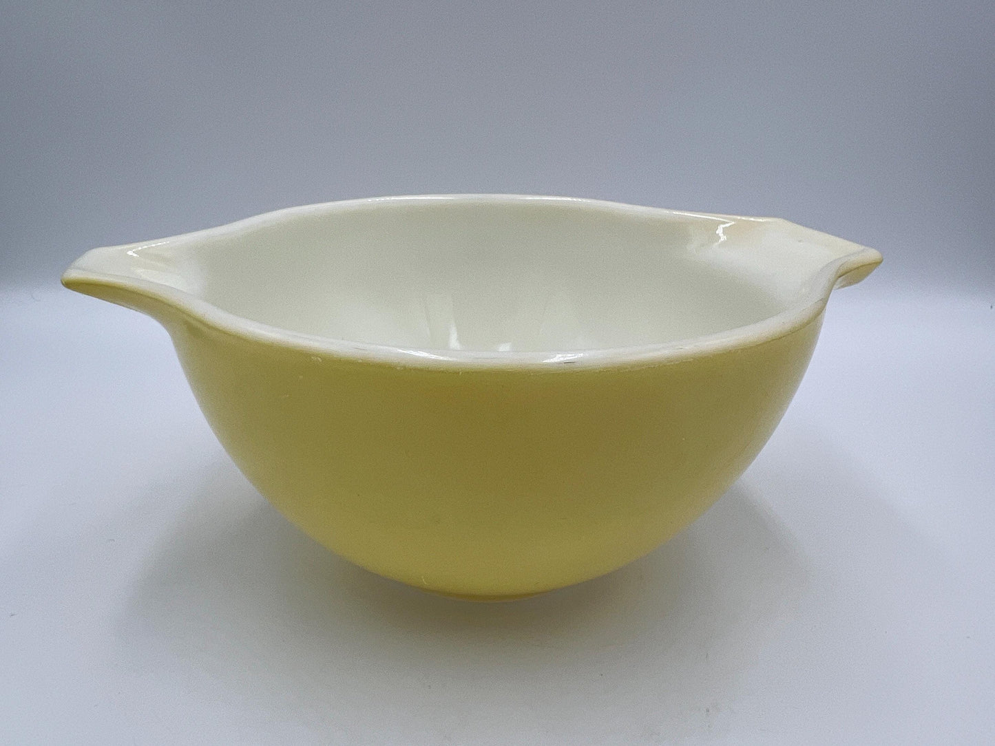 Vintage Pyrex Mixing Bowls: Green and Yellow Nesting Set