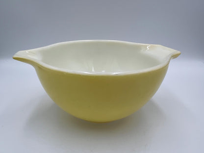 Vintage Pyrex Mixing Bowls: Green and Yellow Nesting Set
