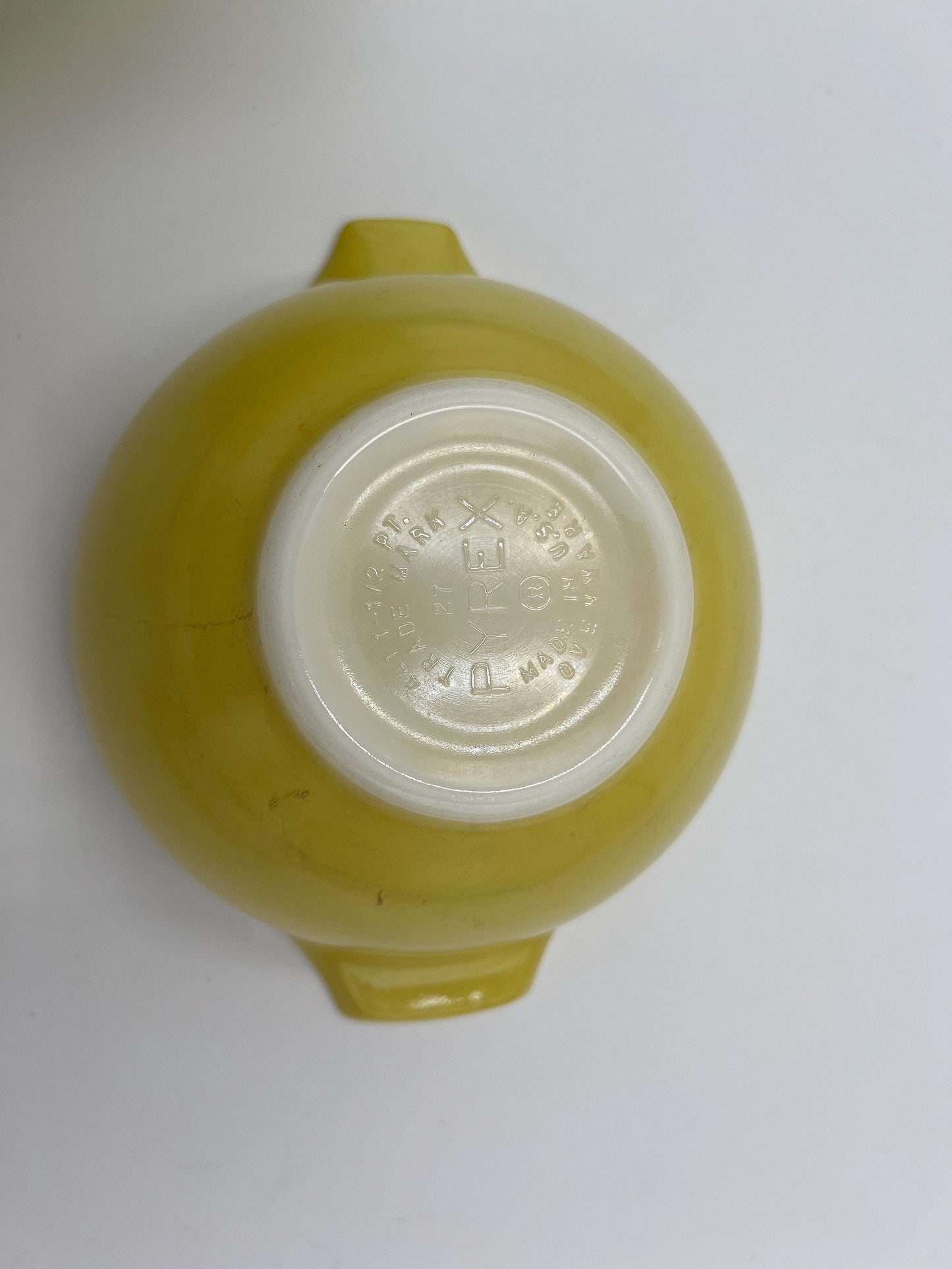 Vintage Pyrex Mixing Bowls: Green and Yellow Nesting Set