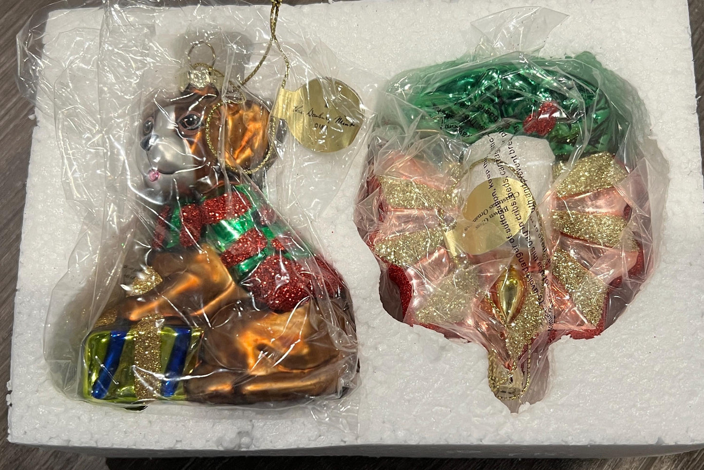 Christmas tree ornaments Blown Glass - Danbury Mint - Dog and Wreath