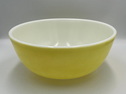 Vintage Pyrex Mixing Bowl, Green Yellow (4-Quart Retro Kitchenware)