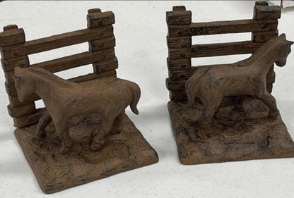 Rustic Cast Iron Horse Bookends: Heavy Duty, Fence Design