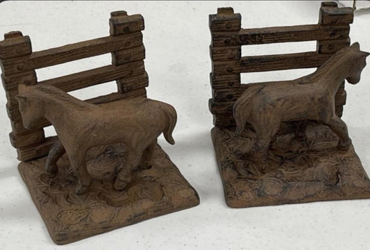 Rustic Cast Iron Horse Bookends: Heavy Duty, Fence Design