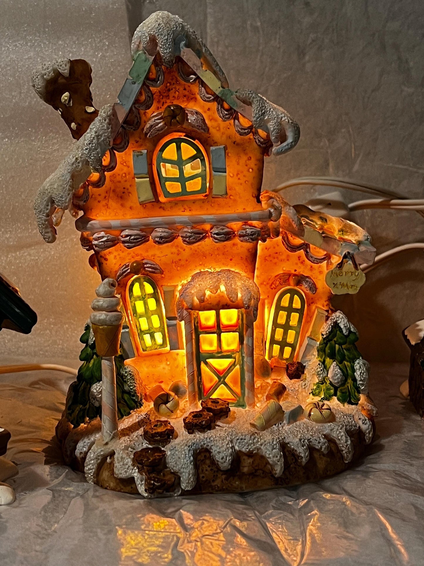 Christmas Village - Ready to go - 7 Pieces - 5 Lighted Houses - 2 Partylite Candle / Votive Holders