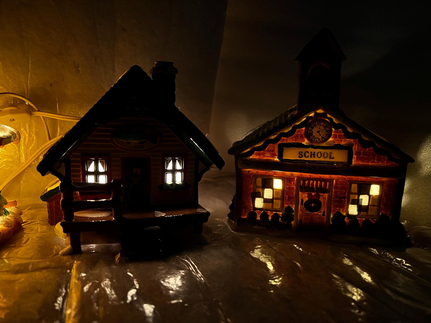Christmas Village - Ready to go - 7 Pieces - 5 Lighted Houses - 2 Partylite Candle / Votive Holders
