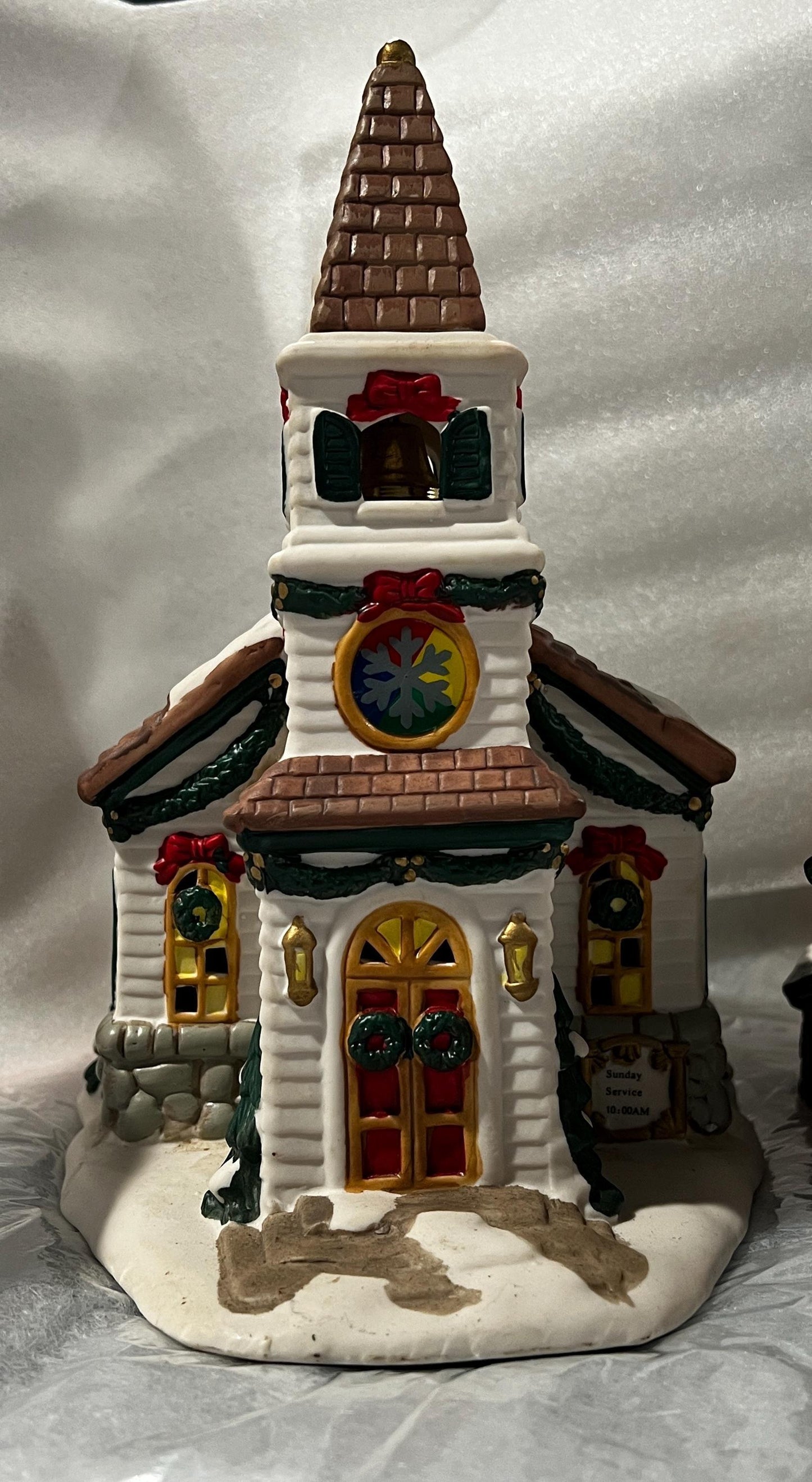 Christmas Village - Ready to go - 7 Pieces - 5 Lighted Houses - 2 Partylite Candle / Votive Holders