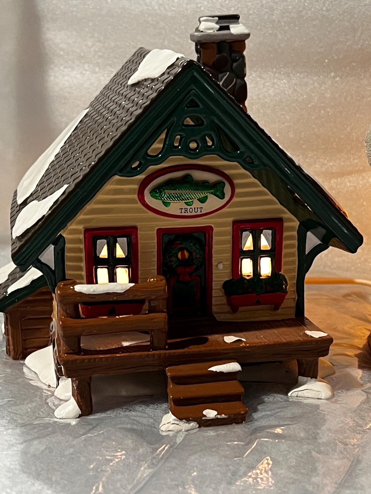 Christmas Village - Ready to go - 7 Pieces - 5 Lighted Houses - 2 Partylite Candle / Votive Holders