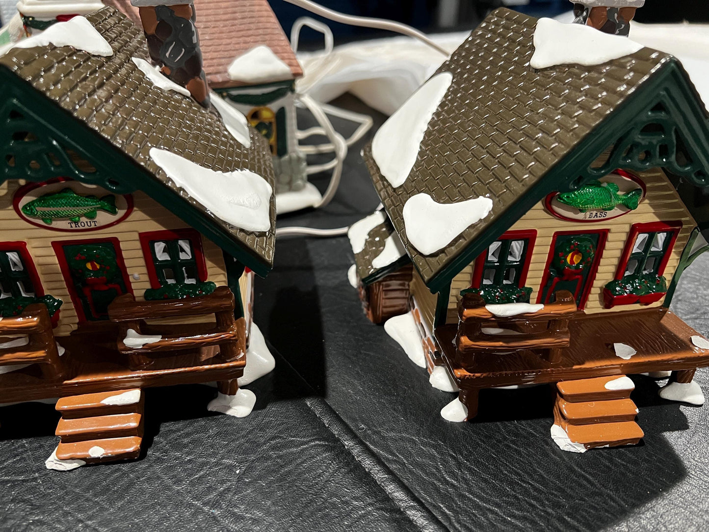 Christmas Village - Ready to go - 7 Pieces - 5 Lighted Houses - 2 Partylite Candle / Votive Holders