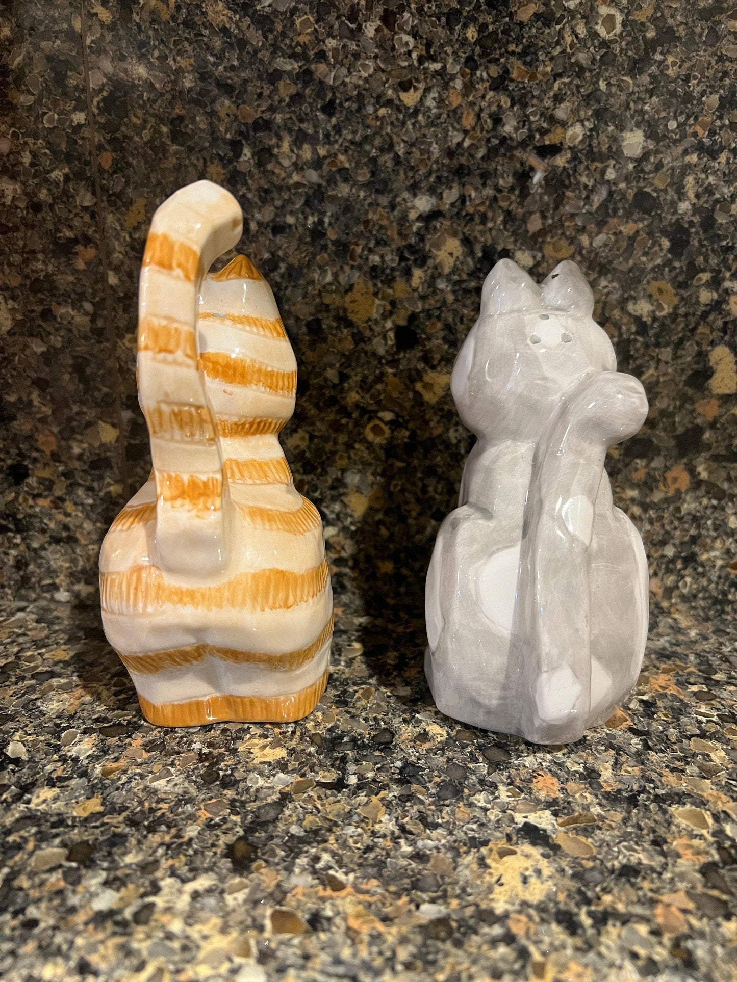Cat Salt and Pepper Shakers: Vintage Ceramic Pair (Retro Style)