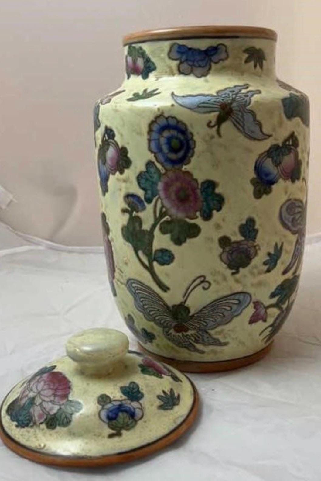 Vintage Butterfly Famille Jaune Ginger Jar Qing Dynasty