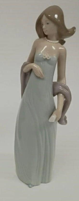 Ingenue Figurine: Lladro - Porcelain Sculpture No. 05487. In Original Box