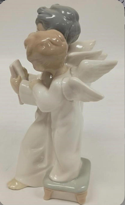 Three Little Angels Trio Choir Figurine: Lladro - Porcelain Sculpture No. 4542