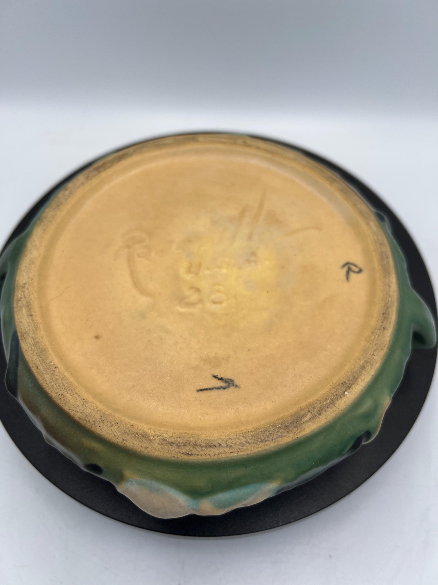Roseville Green Magnolia #388-6" & Ashtray #28