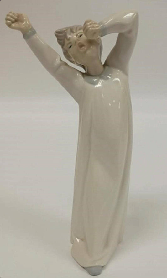 Lladro Boy Yawning No 4.870 w/ Box