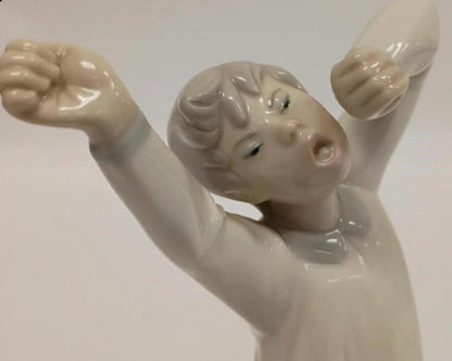 Lladro Boy Yawning No 4.870 w/ Box