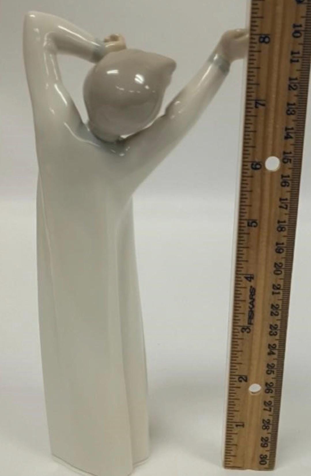 Lladro Boy Yawning No 4.870 w/ Box
