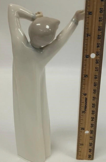 Lladro Boy Yawning No 4.870 w/ Box