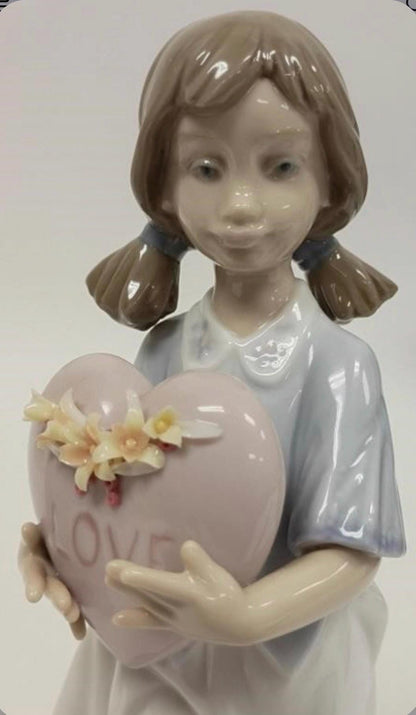 Girl with Heart 'European Love' Figurine: Lladro - Porcelain Sculpture No. 6155. In Original Box