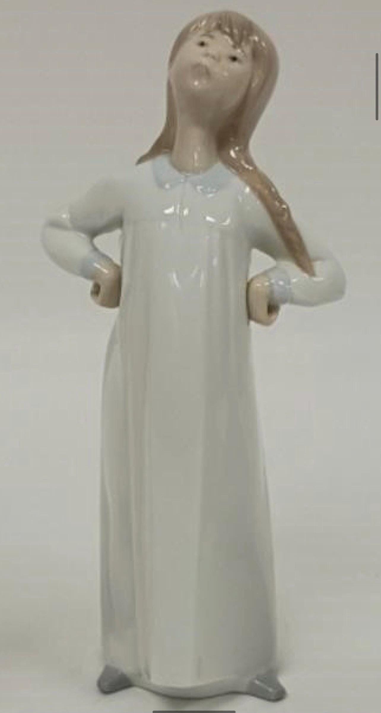Girl with Hands Akimbo Figurine: Lladro - Porcelain Sculpture No. 4872. In Original Box