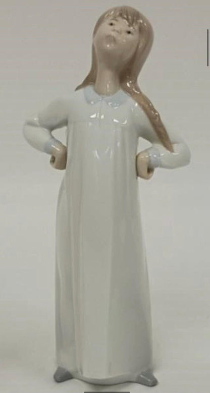 Girl with Hands Akimbo Figurine: Lladro - Porcelain Sculpture No. 4872. In Original Box