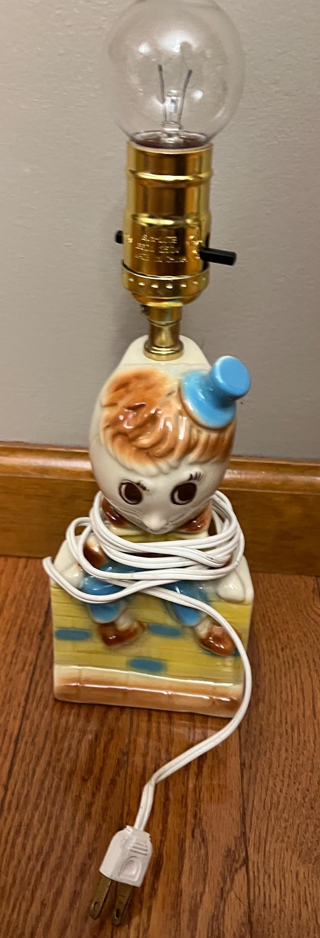 Vintage~Mid Century Glossy Ceramic Humpty Dumpty Lamp ~11" Tall - WORKS