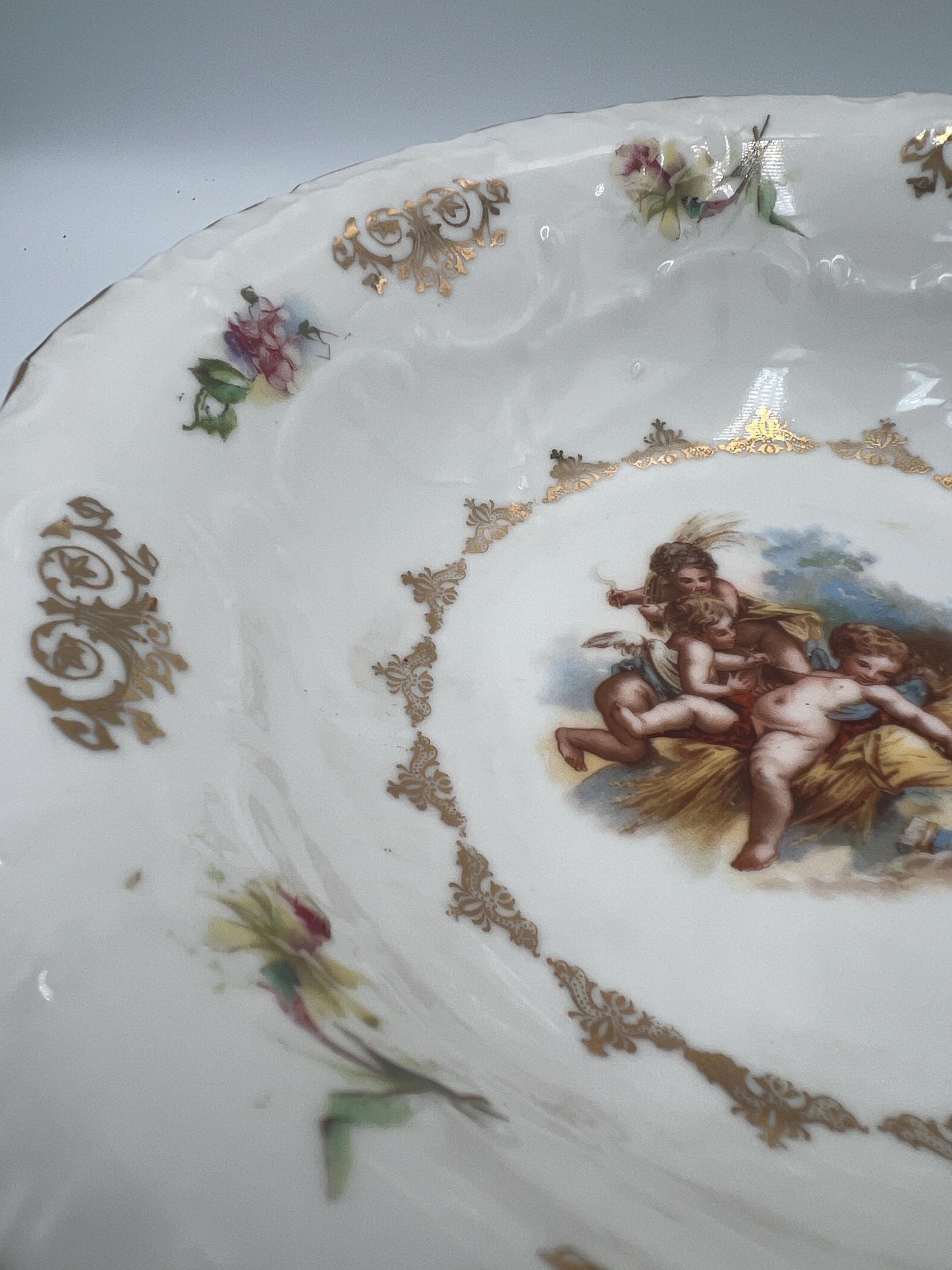 Porcelain Cherub Bowl: Vintage Gold Detail (Victorian Era)
