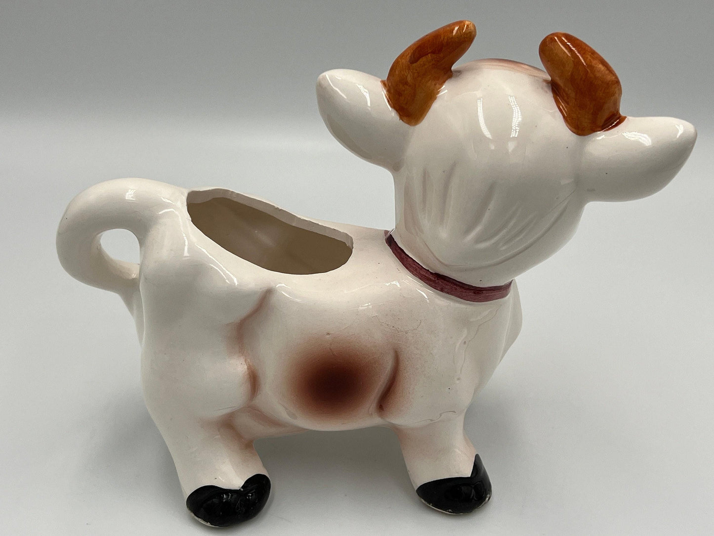 Playful Cow Creamer and Sugar Set: Cartoon Farm Animal Design