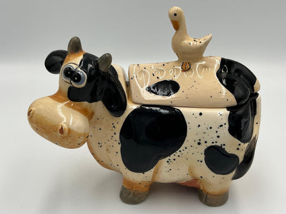 Playful Cow Creamer and Sugar Set: Cartoon Farm Animal Design