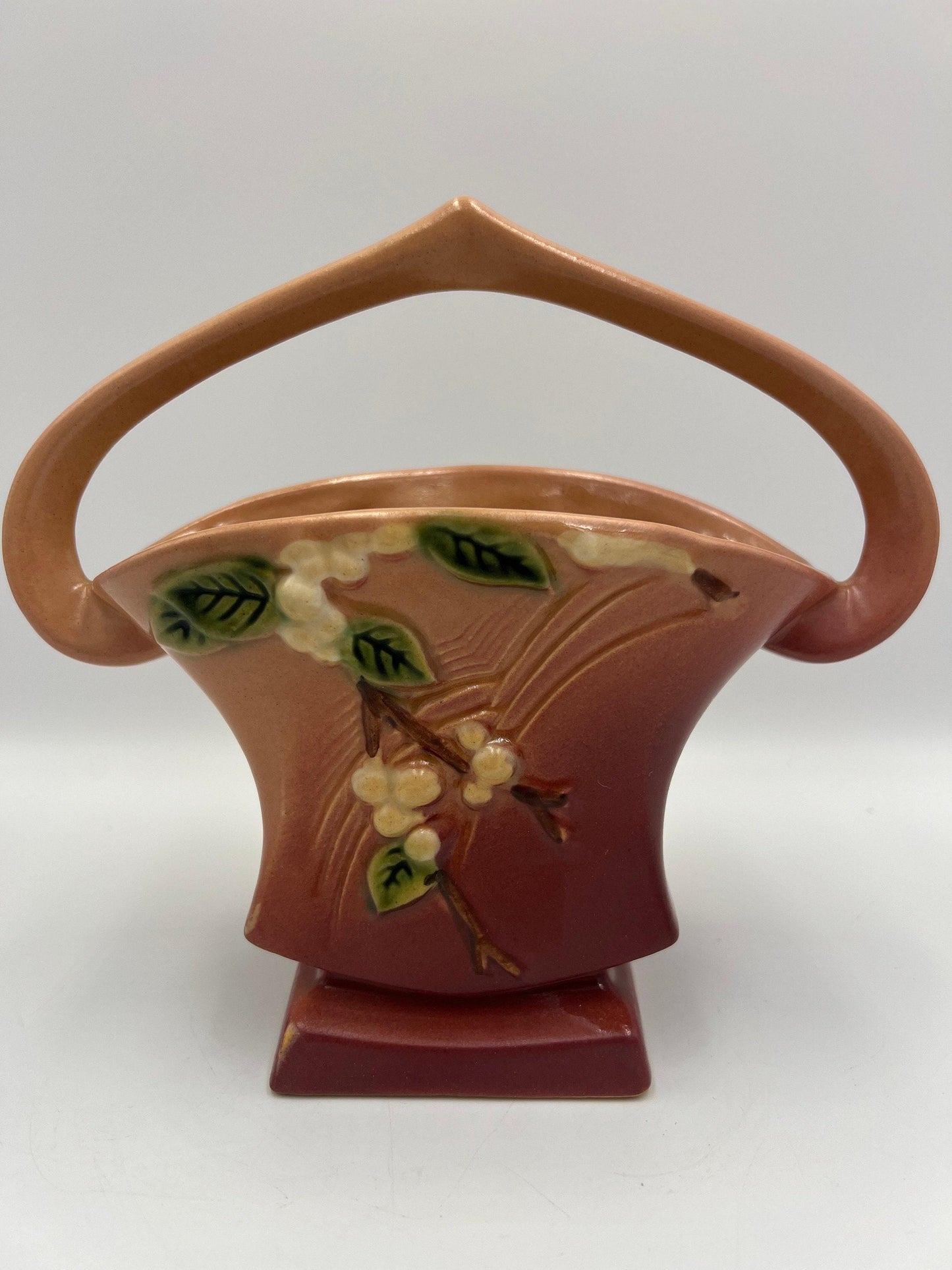 Roseville Snowberry Basket, Cranberry Tan with White Berries (Vintage 1940s)