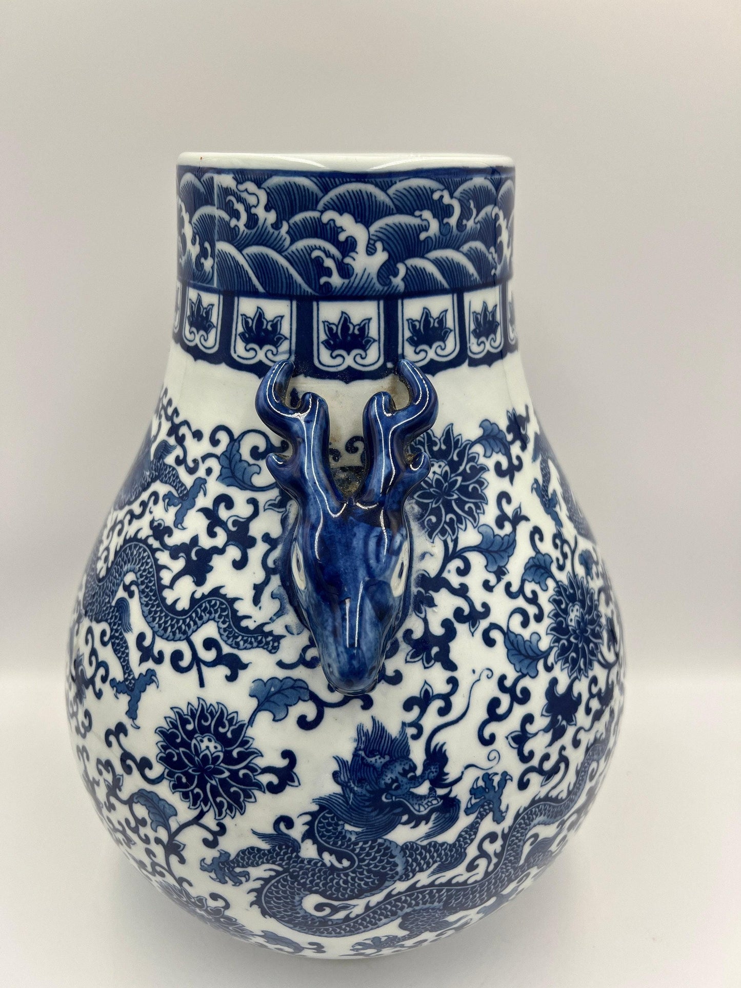 Chinese Deer Motif Vase: Blue and White Porcelain (Vintage Style)