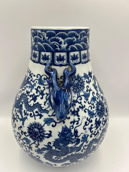 Chinese Deer Motif Vase: Blue and White Porcelain (Vintage Style)