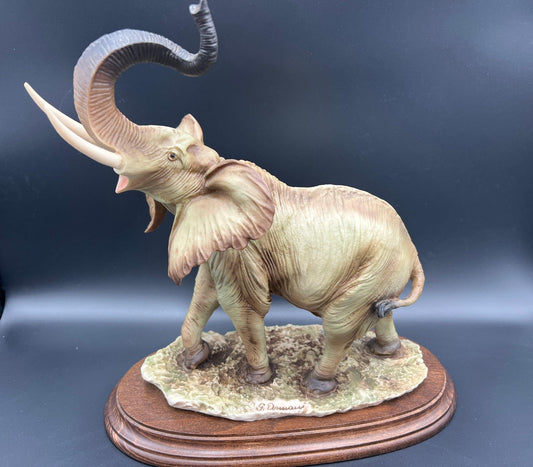 Giuseppe Armani Porcelain Elephant Statue (10 3/4" Tall, Handcrafted Italy)